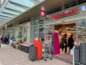 スーパー　リンコス 白金ザ・スカイ店（スーパー）まで426m