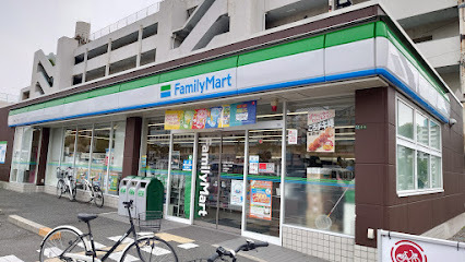 コンビニ　ファミリーマート酉島二丁目店（コンビニ）まで492m