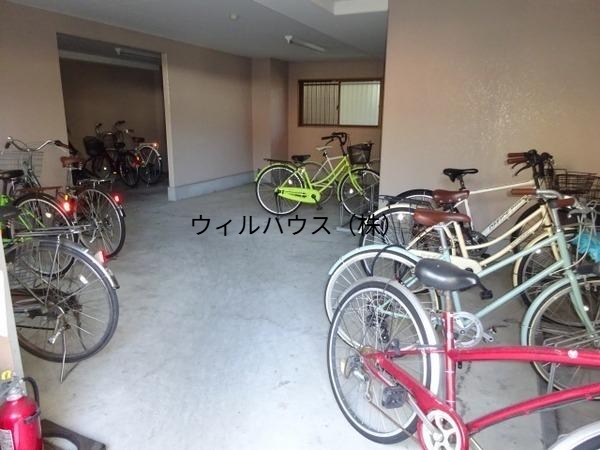 ロビー　自転車置き場！
