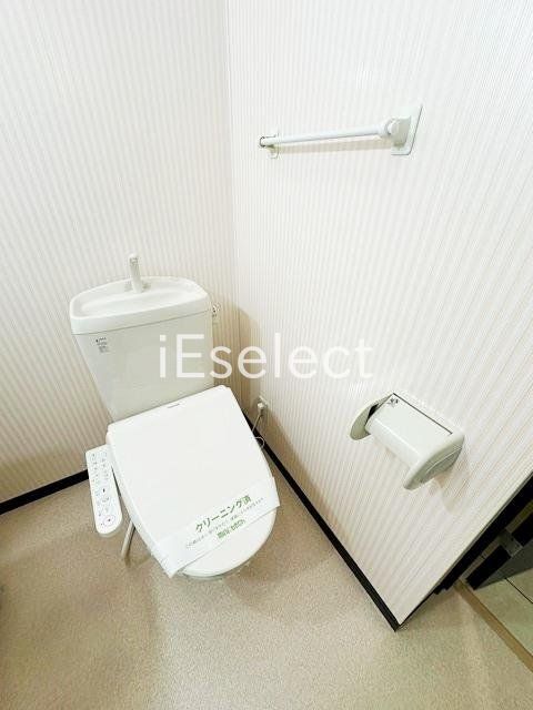 トイレ　ウォシュレット付で快適ですね！