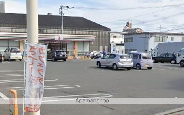 コンビニ　セブンイレブン（コンビニ）まで529m