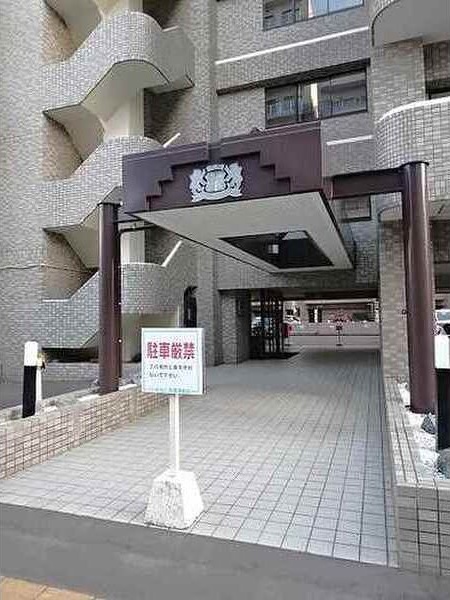 その他共有部分　広々とした入口です♪