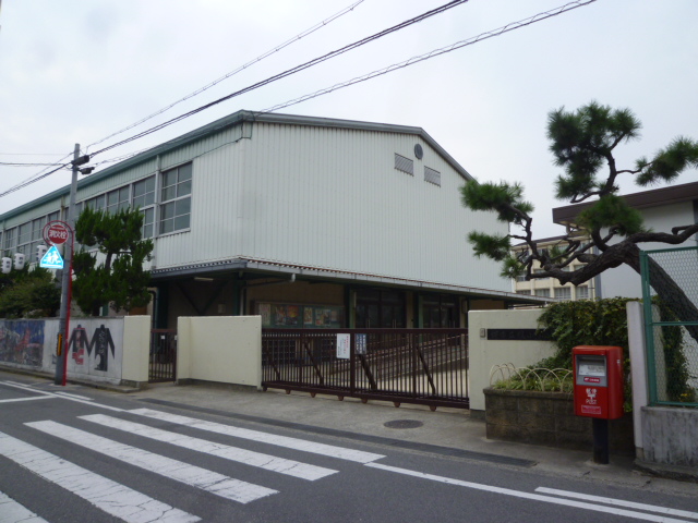小学校　堺市立鳳小学校（小学校）まで138m