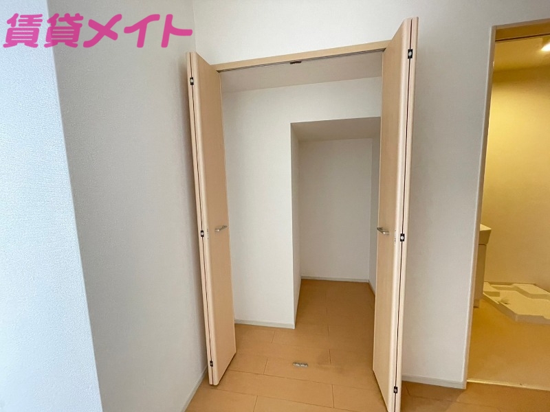 収納　同型参考写真