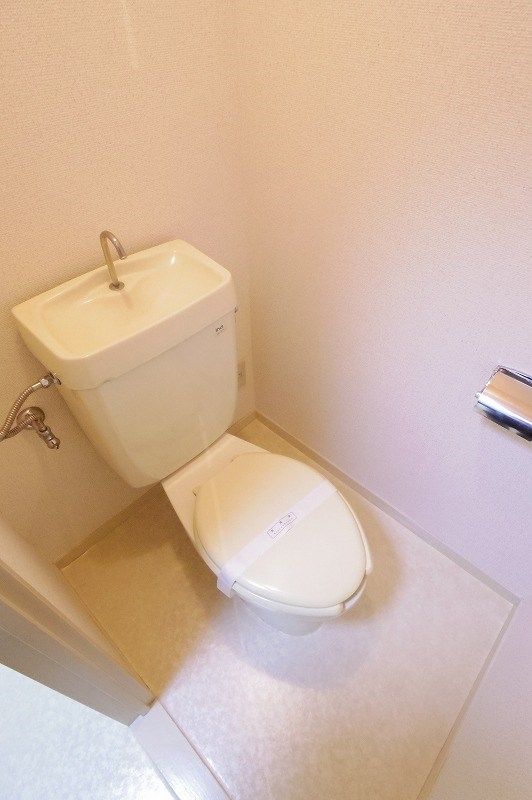 トイレ　※同仕様写真です