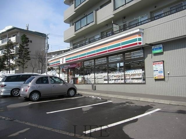コンビニ　セブンイレブン札幌澄川6条店（コンビニ）まで988m