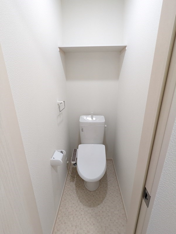 トイレ　快適な温水洗浄便座付き