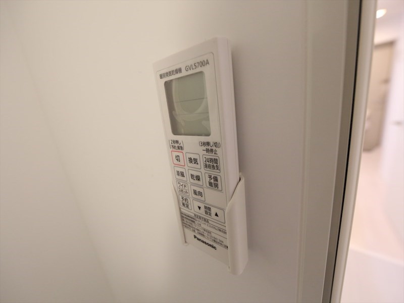 その他設備　浴室暖房乾燥機付き