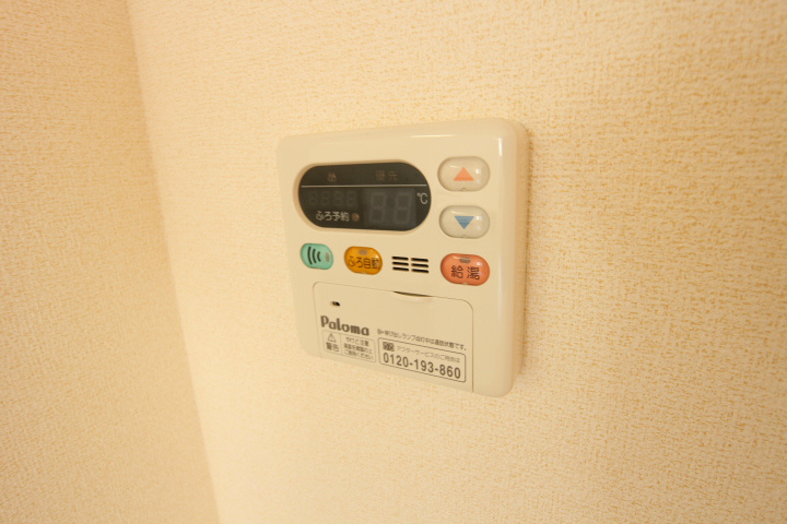 その他設備　給湯コントロールパネル付等※同タイプ参考写真
