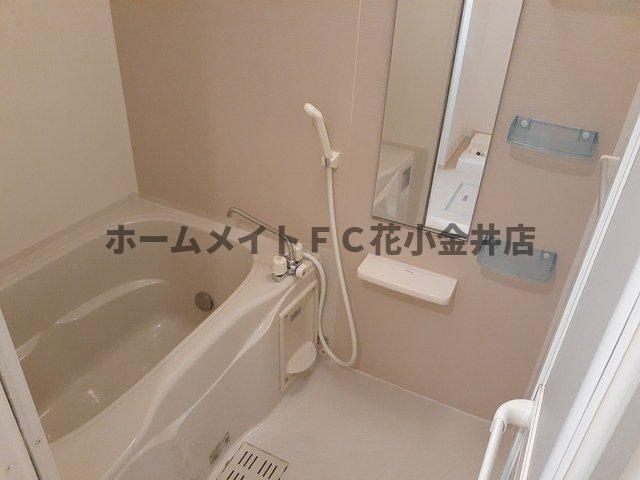 バス・シャワールーム　コンパクトで使いやすいお風呂です