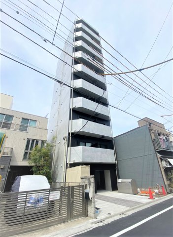建物外観　閑静な住宅街に高くそびえる外観です