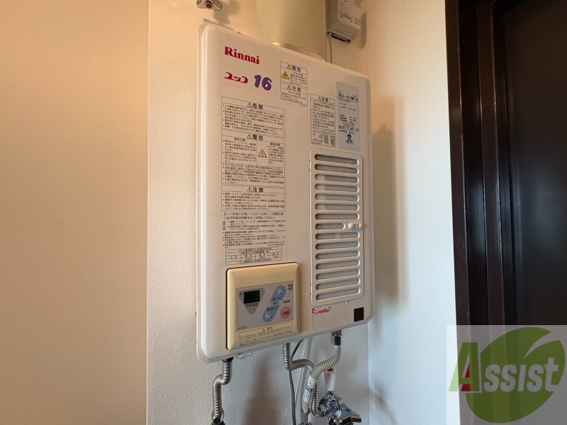 その他設備　給湯器です。操作しやすいパネルになってます。