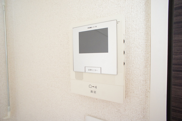 セキュリティ　ＴＶモニタ付インターホンなので突然の来訪者が来ても安心◎