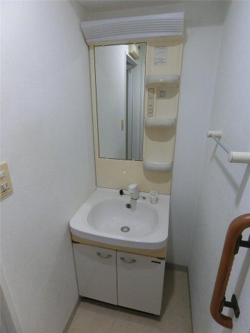 洗面設備　忙しい朝に嬉しいシャンプードレッサーあり♪