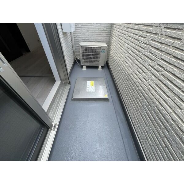 バルコニー　室内写真は別部屋の写真です。