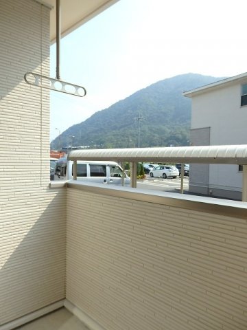 バルコニー　暖かな日差しのふりそそぐバルコニー