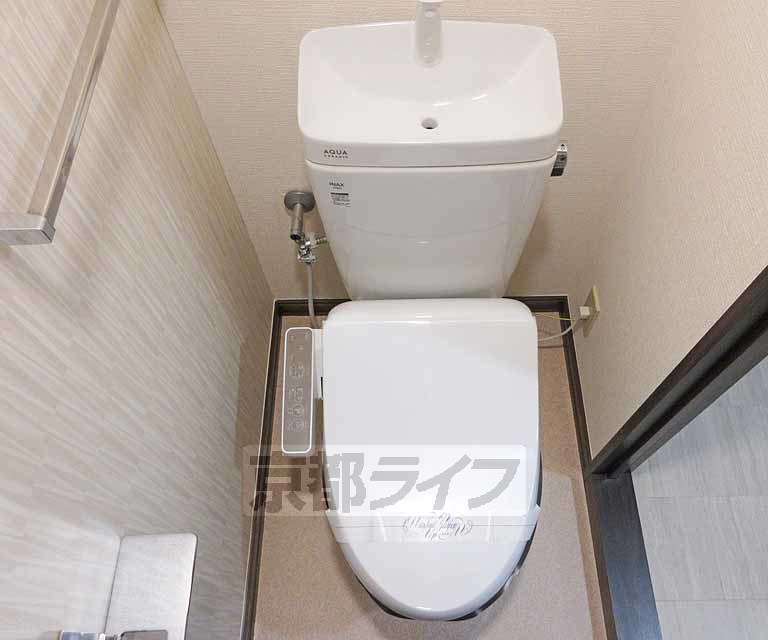 トイレ　ウォシュレット付きです・