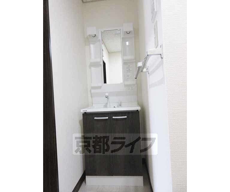 洗面設備　独立洗面台です・