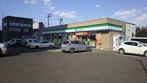 コンビニ　ファミリーマート札幌北1条東11丁目店（コンビニ）まで300m