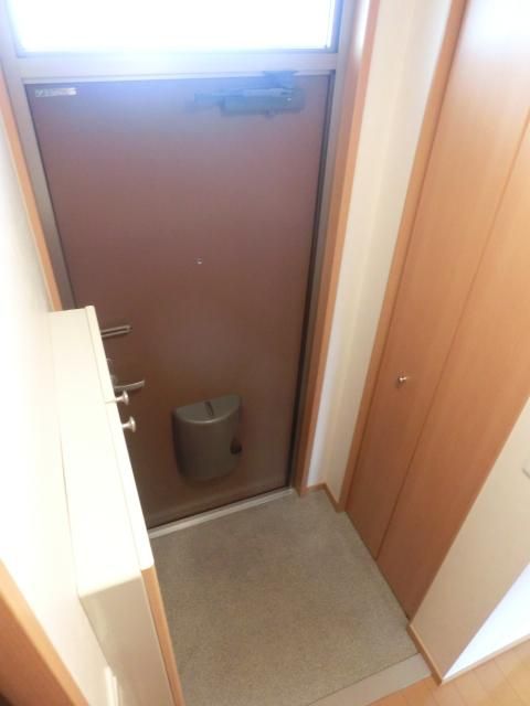 玄関　収納にゆとりのあるシューズボックスです