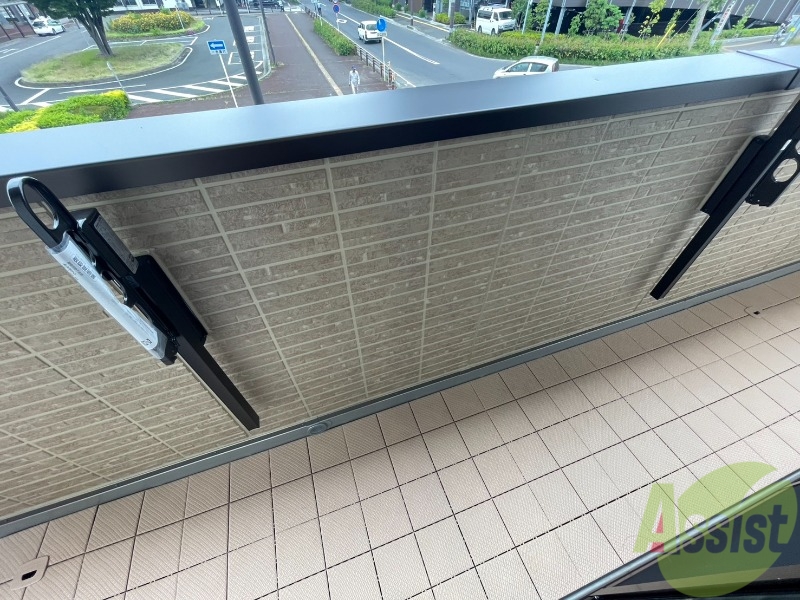 バルコニー　バルコニー。洗濯物がはかどりそうな広さがありますよ。