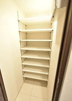 玄関　写真は同タイプ住居です。