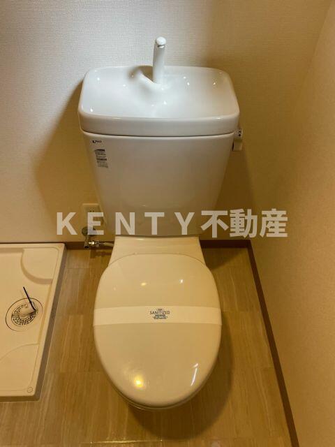 トイレ　落ち着いた色調のトイレです