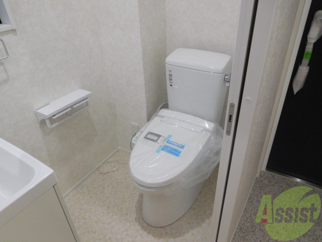 トイレ　ウォシュレット真っ白おトイレで清潔的です