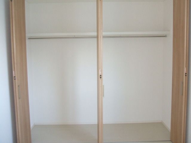キッチン　衣類の収納に便利なクローゼットが付いています！