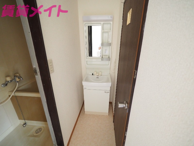洗面設備　洗面所同型参考写真