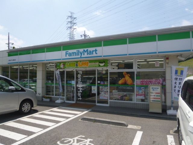 コンビニ　ファミリーマート（コンビニ）まで186m