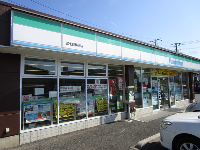 コンビニ　ファミリーマート（コンビニ）まで550m