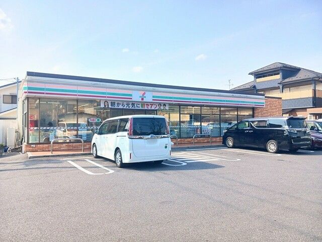 コンビニ　セブンイレブン松戸六高台8丁目（コンビニ）まで755m