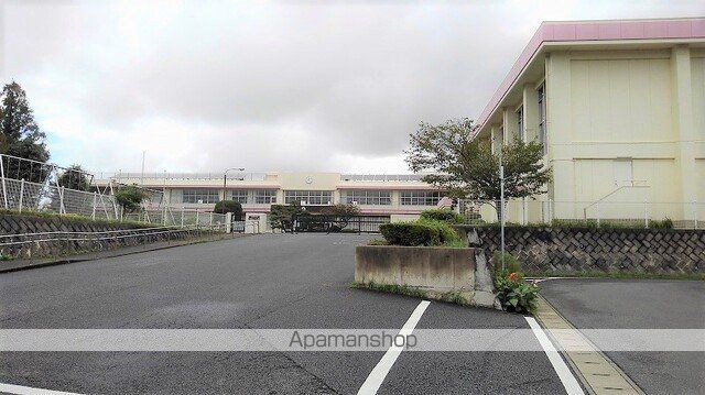 小学校　成田市立久住小学校（小学校）まで270m