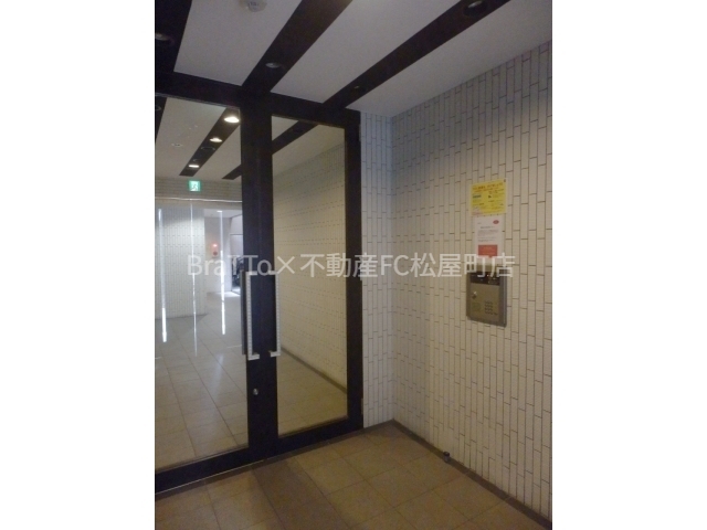 エントランス　マンション共用部分（オートロック付き）