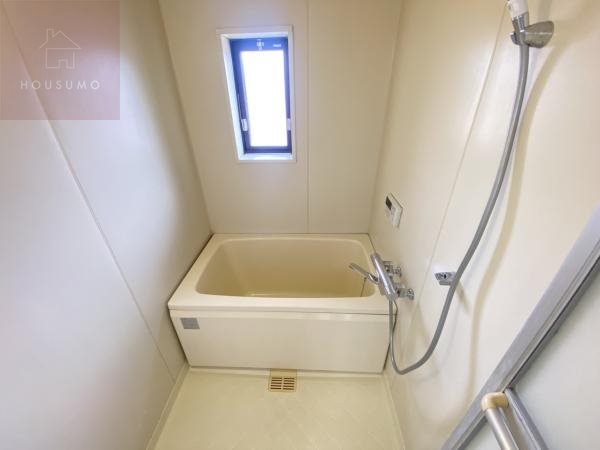 バス・シャワールーム　コンパクトで使いやすいお風呂です