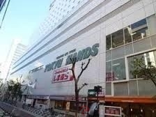 ショッピングセンター　ファッションセンターしまむら江坂駅前店（ショッピングセンター）まで533m