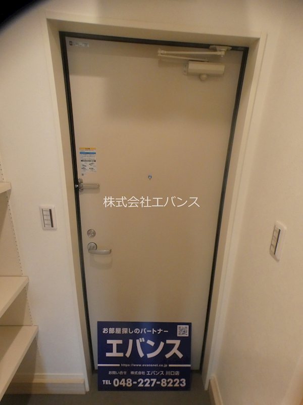 MELLAS鳩ヶ谷の玄関写真