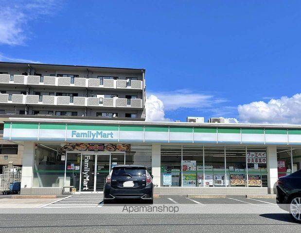 コンビニ　ファミリーマート（コンビニ）まで792m