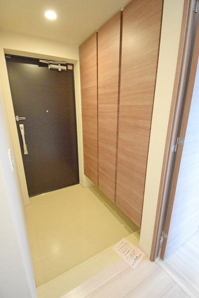 玄関　※同建物別室施工例です　現況優先
