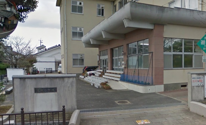 小学校　長崎市立深堀小学校（小学校）まで310m