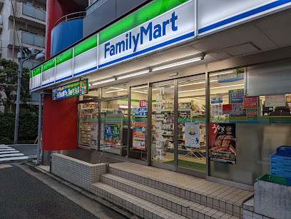 コンビニ　ファミリーマート 新宿新小川町店（コンビニ）まで114m