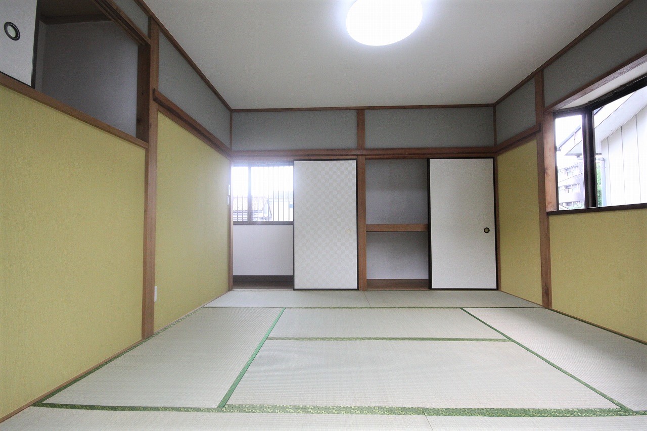 その他部屋・スペース　２階にはゆとりの８帖のお部屋♪