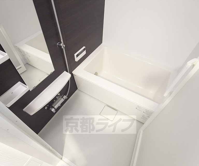バス・シャワールーム　追い焚き機能付きの浴室です。