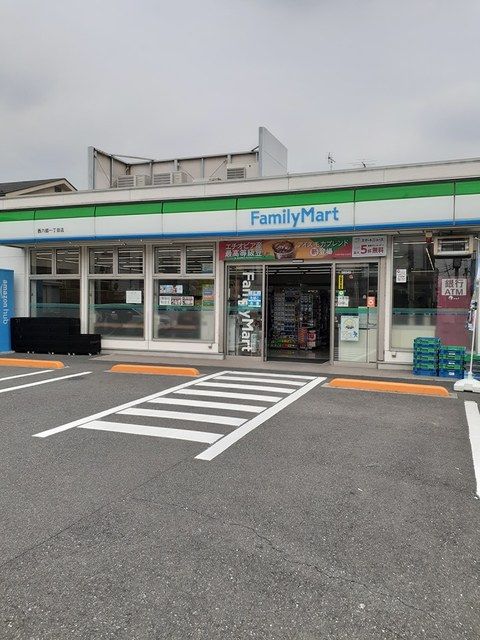 コンビニ　ファミリーマート（コンビニ）まで296m