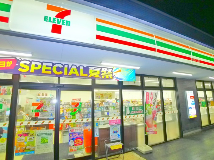 コンビニ　セブンイレブン（コンビニ）まで240m