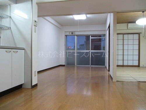 居室・リビング　※別号室参考写真