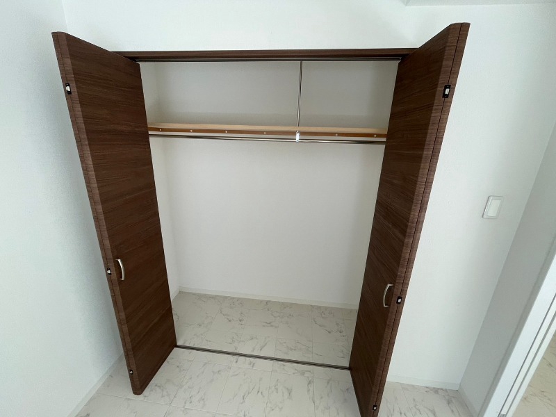 収納　寝室の収納です。部屋がすっきり片付きます。