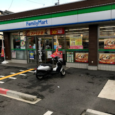 コンビニ　ファミリーマート 東大阪六万寺町店（コンビニ）まで1508m