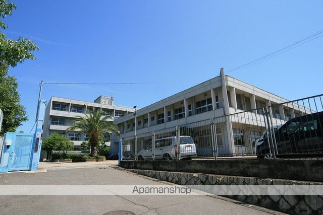 中学校　箕面市立第三中学校（中学校）まで375m